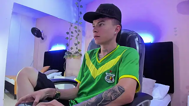 Nascary Fox online show from December 5, 2025, 7:23 pm