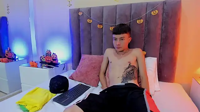 Nascary Fox online show from October 15, 2025, 7:55 pm