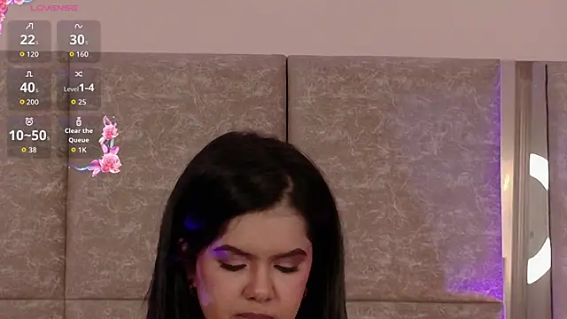 Martina-Roberts- online show from November 3, 2025, 4:28 am