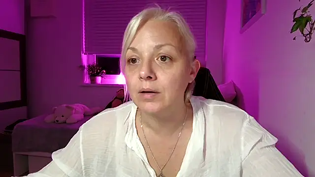 Linsy Kim online show from November 14, 2025, 6:44 pm