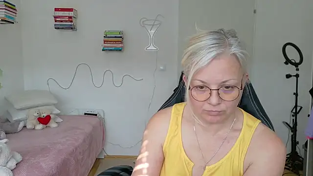 Linsy Kim online show from March 28, 2026, 12:28 pm