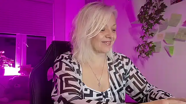 Linsy Kim online show from March 11, 2026, 8:25 pm