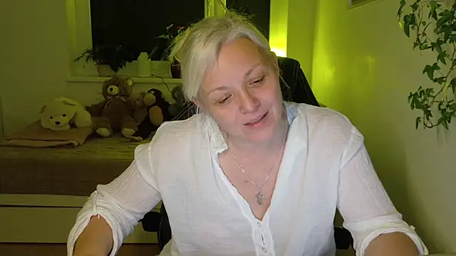 Linsy Kim online show from March 13, 2026, 10:37 pm