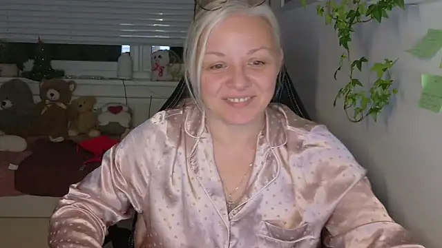 Snapshot of Linsy_Kim chatting on February 4, 2026, 10:27 pm Linsy Kim online show from February 4, 2026, 10:27 pm