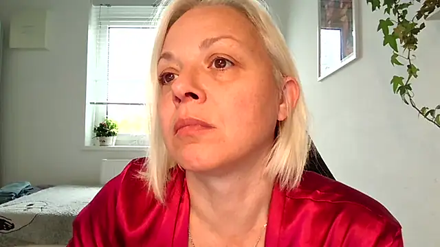 Linsy Kim online show from November 2, 2025, 9:03 am