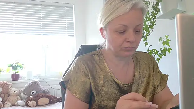 Snapshot of Linsy_Kim chatting on March 2, 2026, 2:57 pm Linsy Kim online show from March 2, 2026, 2:57 pm