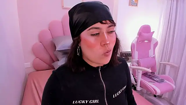 mia yeager online show from October 8, 2025, 3:41 am