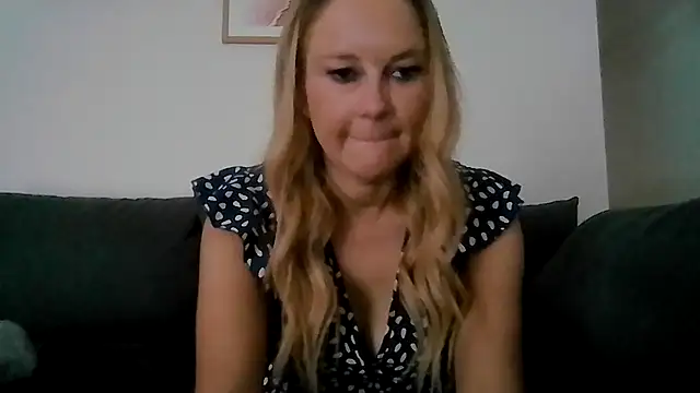 imyourgoodgirl69 online show from September 21, 2025, 5:34 am
