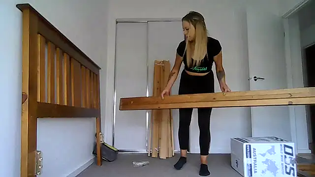 imyourgoodgirl69 online show from October 23, 2025, 1:04 am