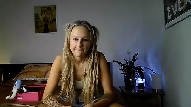 imyourgoodgirl69 online show from December 23, 2025, 8:02 am