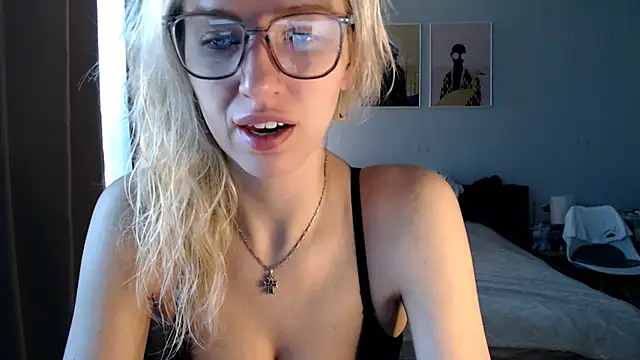 Snapshot of VivianCoke chatting on February 7, 2026, 8:44 am VivianCoke online show from February 7, 2026, 8:44 am