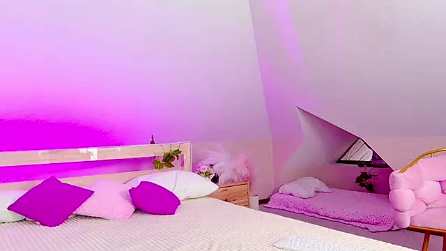 Liann Stark online show from November 7, 2025, 6:51 am