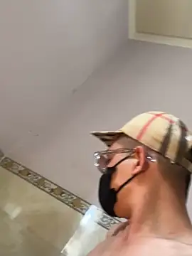 letruong6879 online show from April 3, 2026, 7:48 am