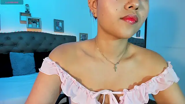 Snapshot of MAYASMITH__ chatting on June 17, 2026, 4:01 am MAYASMITH online show from June 17, 2026, 4:01 am