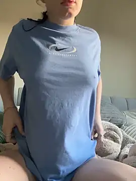 Snapshot of Sophsaysxox chatting on November 29, 2025, 2:17 pm Sophsaysxox online show from November 29, 2025, 2:17 pm