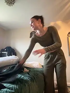 Snapshot of Sophsaysxox chatting on November 15, 2025, 2:10 pm Sophsaysxox online show from November 15, 2025, 2:10 pm