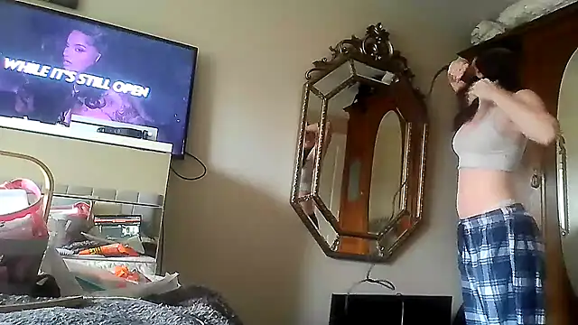 Snapshot of Sophsaysxox chatting on October 10, 2025, 12:17 pm Sophsaysxox online show from October 10, 2025, 12:17 pm