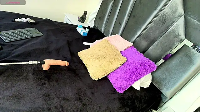 Snapshot of MiniLove_01 chatting on June 3, 2026, 12:17 pm MiniLove 01 online show from June 3, 2026, 12:17 pm