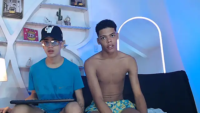 PRETTY FEM online show from September 11, 2025, 1:33 pm