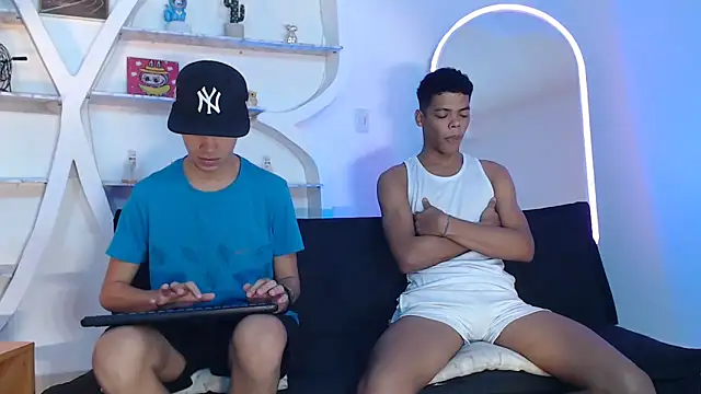 PRETTY FEM online show from September 24, 2025, 1:17 pm