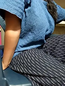 Snapshot of Aaradhya_Sharma chatting on December 18, 2025, 9:03 am Aaradhya Sharma online show from December 18, 2025, 9:03 am