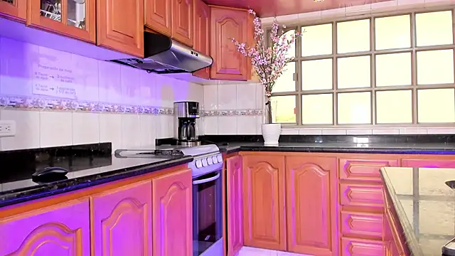 Snapshot of celeste_contreras chatting on November 19, 2025, 12:05 pm celeste contreras online show from November 19, 2025, 12:05 pm