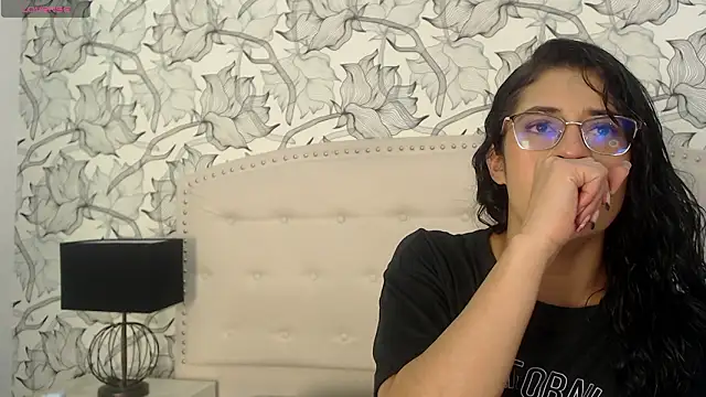 Snapshot of Luna_Noire1 chatting on February 25, 2026, 4:23 am Luna Noire1 online show from February 25, 2026, 4:23 am