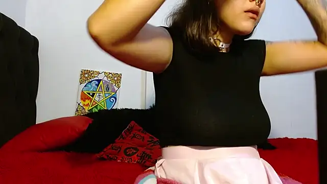 Snapshot of Divinejewel444 chatting on November 3, 2025, 7:13 am Divinejewel444 online show from November 3, 2025, 7:13 am