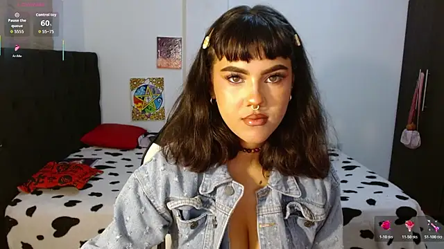 Snapshot of Divinejewel444 chatting on October 29, 2025, 7:29 am Divinejewel444 online show from October 29, 2025, 7:29 am