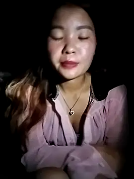 lylylove online show from September 15, 2025, 1:11 pm