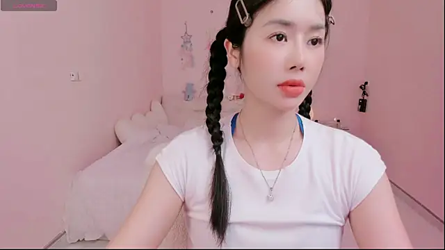 strawberry-ni online show from September 19, 2025, 4:49 am