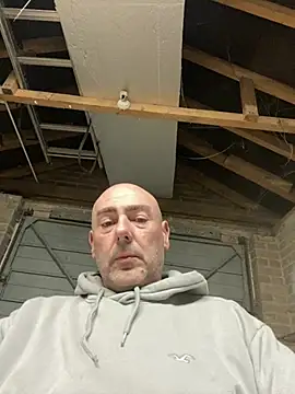 Snapshot of Richmcgee chatting on March 2, 2026, 10:38 pm Richmcgee online show from March 2, 2026, 10:38 pm