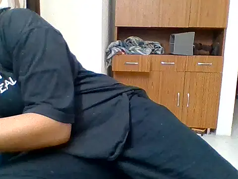 Vaani Singha online show from October 12, 2025, 7:37 pm