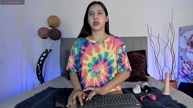 SoffiRousee online show from September 19, 2025, 3:32 am