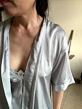 xiiuuff18 online show from September 13, 2025, 10:43 pm