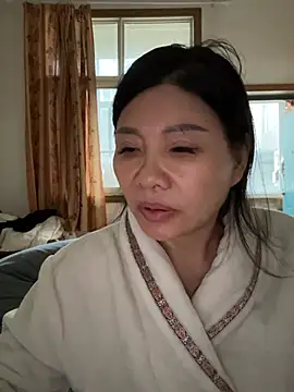 xiiuuff18 online show from February 16, 2026, 12:53 am