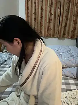 xiiuuff18 online show from April 10, 2026, 11:39 am