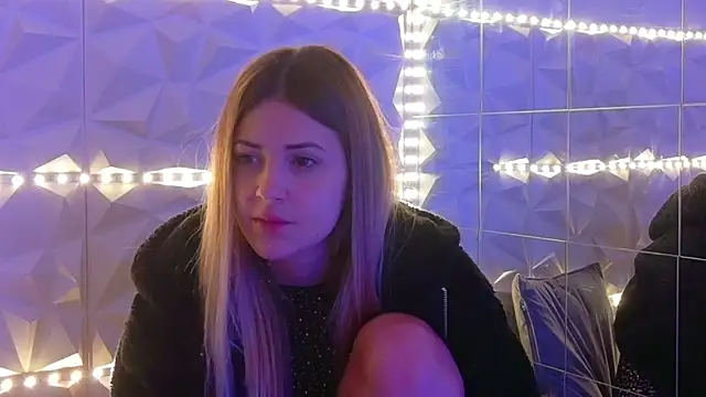 Aishha  online show from December 2, 2025, 6:15 am