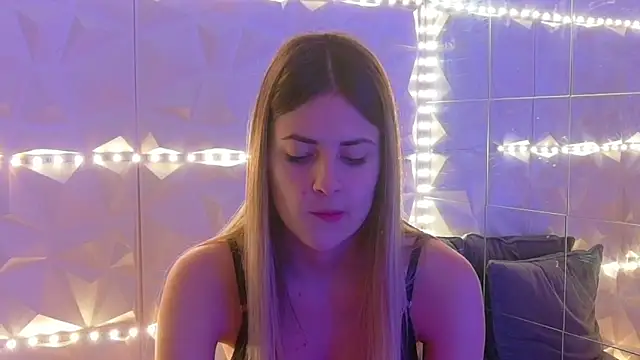 Aishha  online show from January 7, 2026, 5:34 am