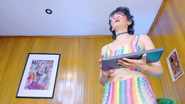 Zafiro Gem  online show from November 5, 2025, 7:28 pm