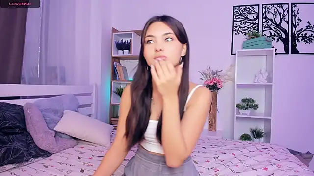 FunnyyMonkeyy online show from October 18, 2025, 9:11 am