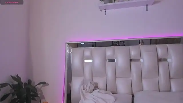 Darlyn tenderhot   online show from February 17, 2026, 3:53 pm