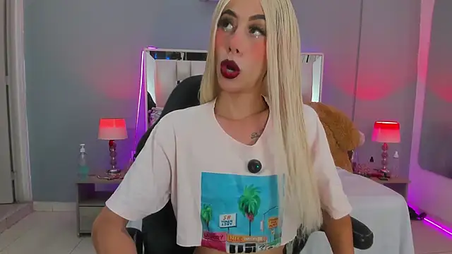 Darlyn tenderhot   online show from October 18, 2025, 6:48 am