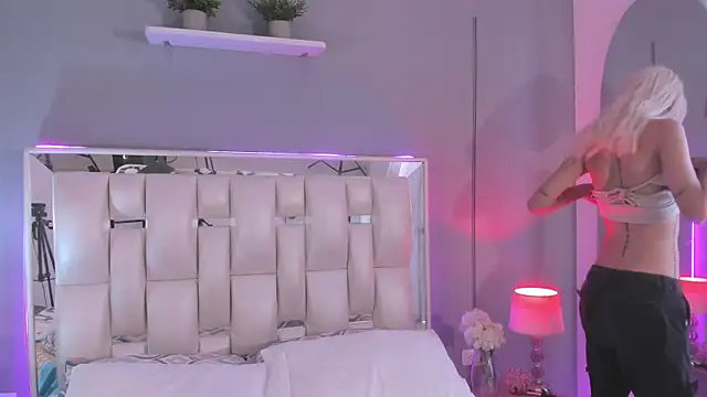 Darlyn tenderhot   online show from November 22, 2025, 7:24 pm