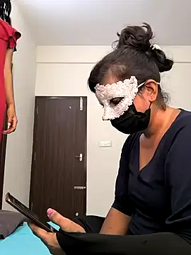 Snapshot of your_chandni04 chatting on February 6, 2026, 7:26 am your chandni04 online show from February 6, 2026, 7:26 am