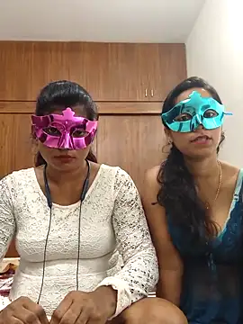 Snapshot of your_chandni04 chatting on October 15, 2025, 8:44 am your chandni04 online show from October 15, 2025, 8:44 am