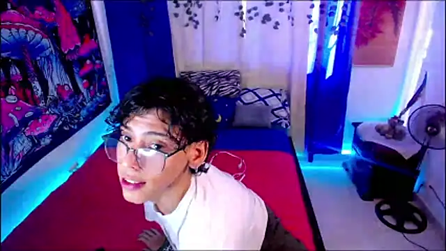 Snapshot of Thedoll_ethan7 chatting on February 17, 2026, 8:39 pm Thedoll ethan7 online show from February 17, 2026, 8:39 pm