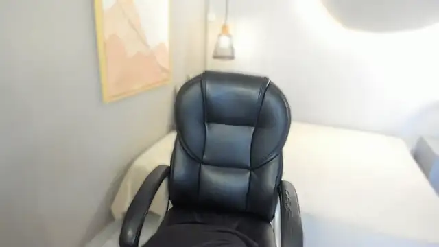 Julieth brown  online show from December 19, 2025, 7:49 pm