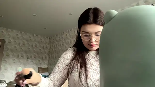 CarylWeatherholtz online show from September 28, 2025, 11:06 am