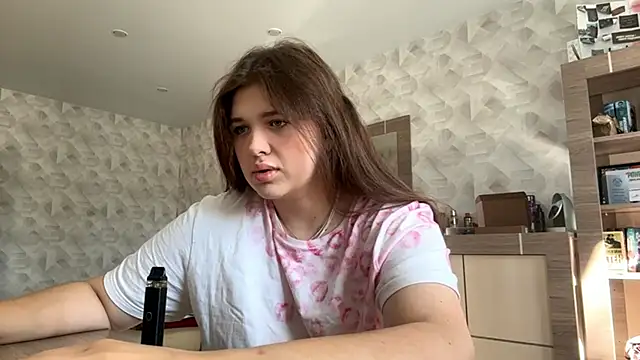 Snapshot of CarylWeatherholtz chatting on September 22, 2025, 12:33 pm CarylWeatherholtz online show from September 22, 2025, 12:33 pm